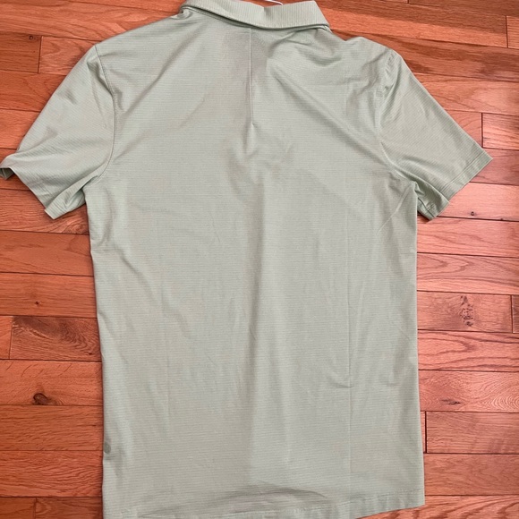 Lululemon Polo size medium.   Excellent used condition. - Picture 2 of 7